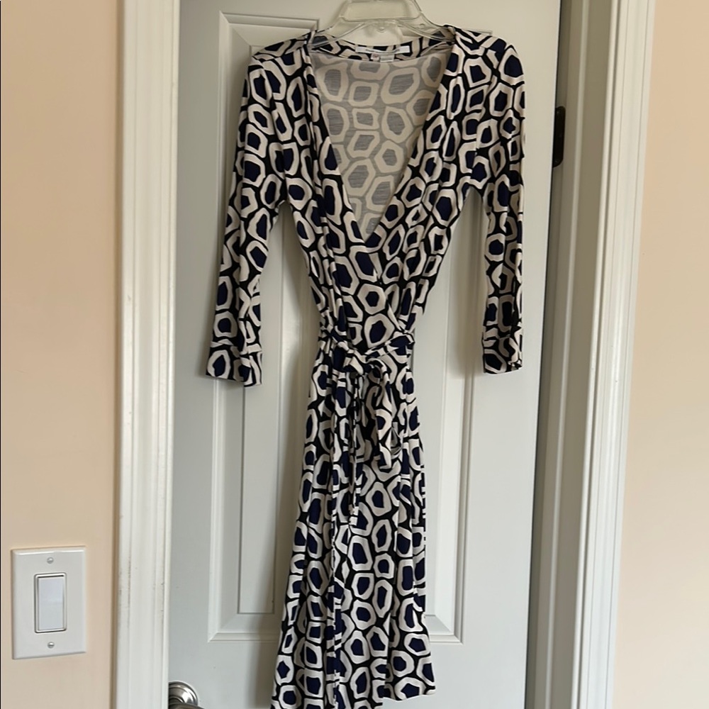 Diane Von Furstenberg Navy , Black and White Wrap Dress V-Neck 3/4 Sleeve